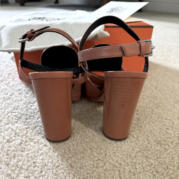 HERMES ‘ALESIA’ GOATSKIN SANDALS in Rose Bubinga, sz 38. - Picture 10 of 13